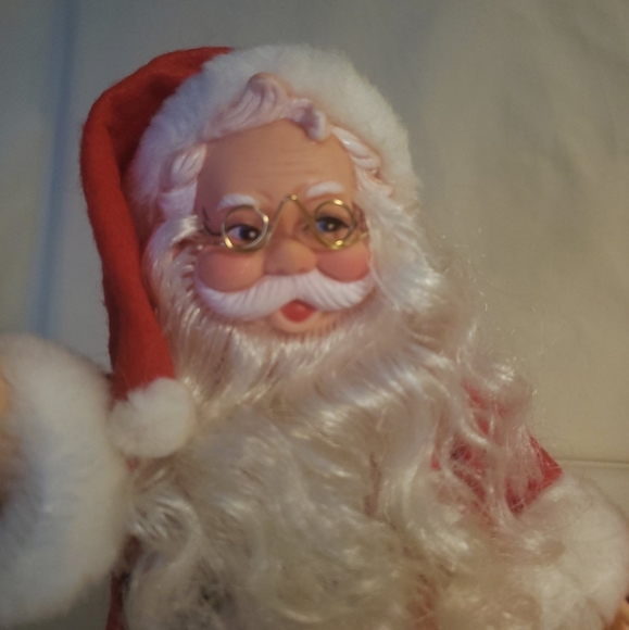Vintage Santa and Mrs. Claus Figures - Picture 6 of 7